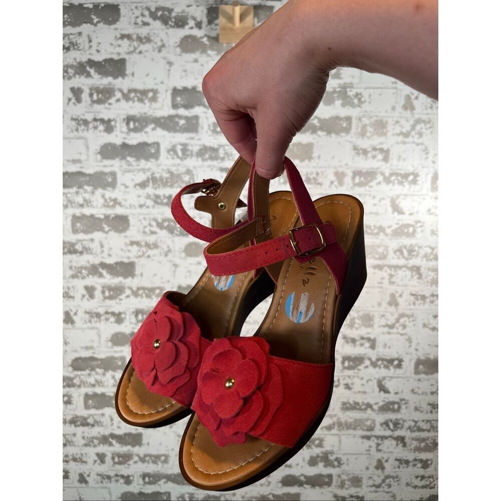 Mariella | women made in Italy leather floral wedges